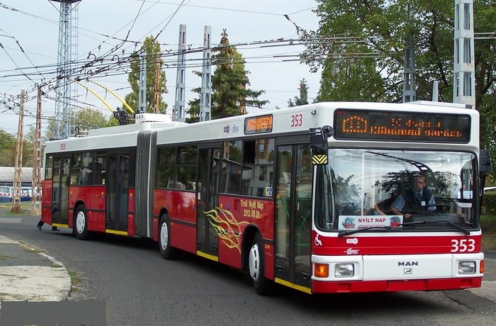 Former Eberswalde articulated trolleybus 035 of the Austrian type ÖAF Gräf & Stift NGE 152 M17 in Budapest/H with the
car no.353 at the depot Kobányai Garázs